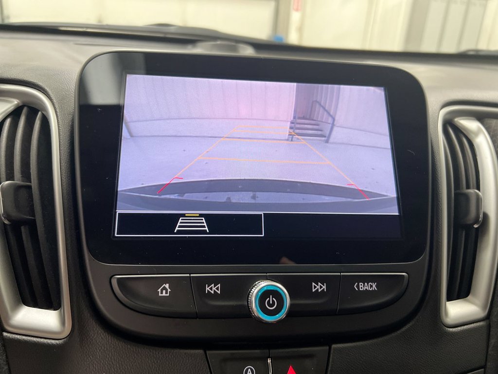 Used 2022 Chevrolet Malibu LT FWD image 15