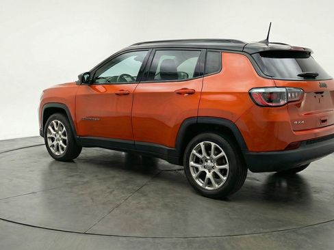 Used 2025 Jeep Compass Limited image 5