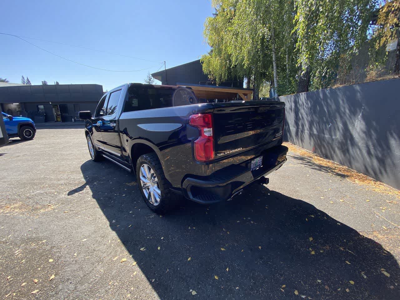Used 2022 Chevrolet Silverado 1500 High Country w/ Technology Package AWD/4WD image 4