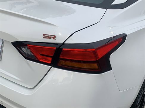 Used 2024 Nissan Altima 2.5 SR image 13