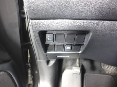 Used 2019 Nissan Pathfinder S image 17