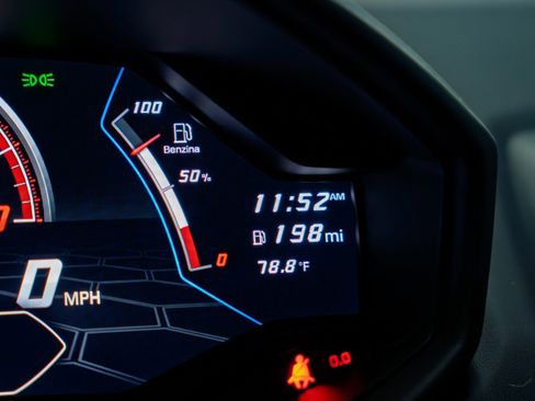 Used 2023 Lamborghini Huracan EVO image 31