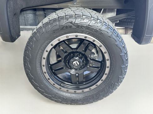 Used 2023 GMC Sierra 1500 AT4 w/ Technology Package AWD/4WD image 32