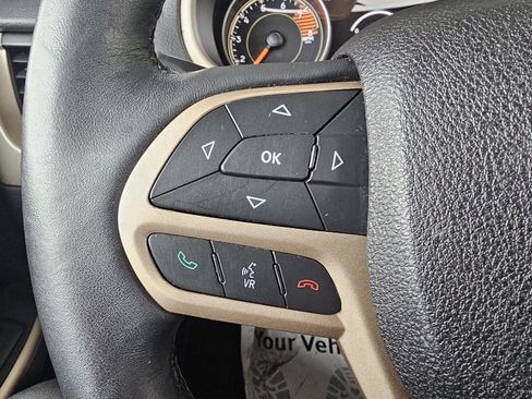 Used 2017 Jeep Cherokee Limited image 22