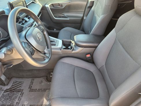Used 2021 Toyota RAV4 LE w/ Carpet Mat Package (TMS) FWD image 13