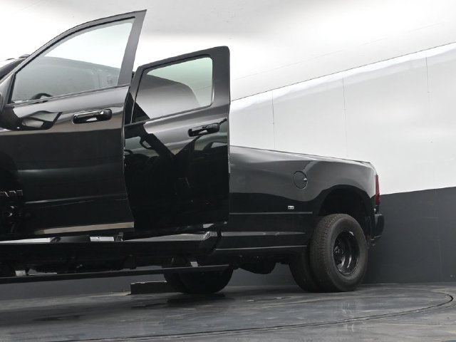 New 2026 RAM 3500 Laramie AWD/4WD image 71