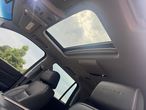 Used 2019 GMC Yukon Denali w/ Denali Ultimate Package AWD/4WD image 10