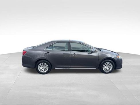 Used 2014 Toyota Camry LE image 2