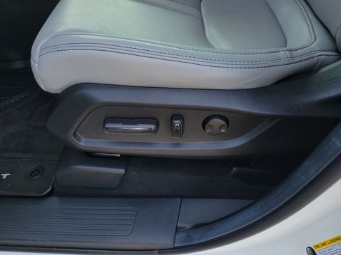 Used 2025 Honda Pilot EX-L image 10