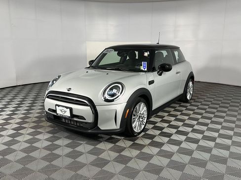 Used 2022 MINI Cooper 2-Door Hardtop FWD image 6