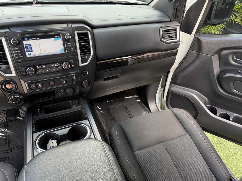 Used 2018 Nissan Titan SV w/ SV Convenience Package AWD/4WD image 21