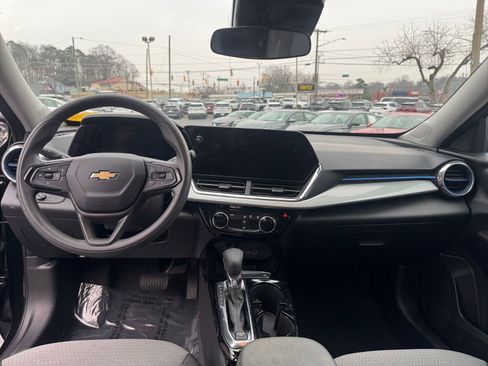 Used 2025 Chevrolet Trax LT image 27