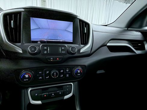Used 2022 GMC Terrain SLT w/ Infotainment Package II AWD/4WD image 21