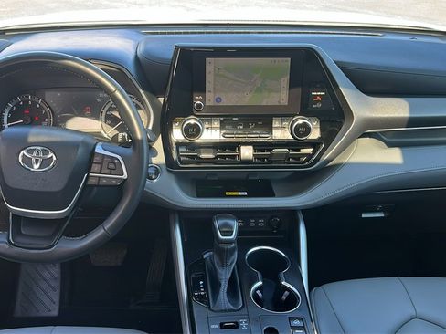 Used 2023 Toyota Highlander XLE image 40
