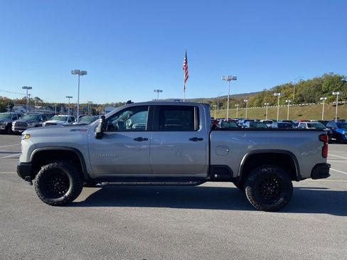 Used 2024 Chevrolet Silverado 2500 ZR2 w/ Technology Package image 2