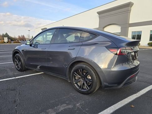 Used 2023 Tesla Model Y 2WD image 9