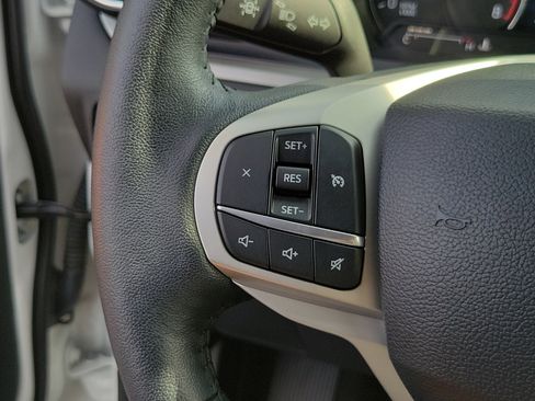 Used 2024 Ford Explorer XLT w/ Equipment Group 202A RWD image 27