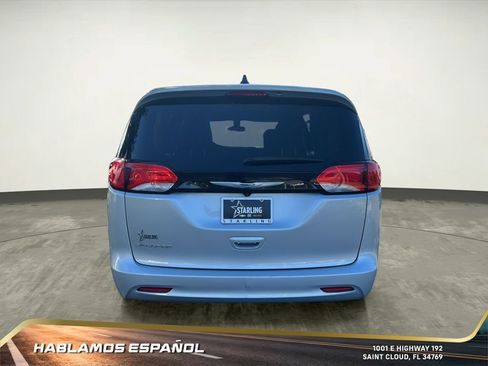 Used 2022 Chrysler Voyager LX image 5