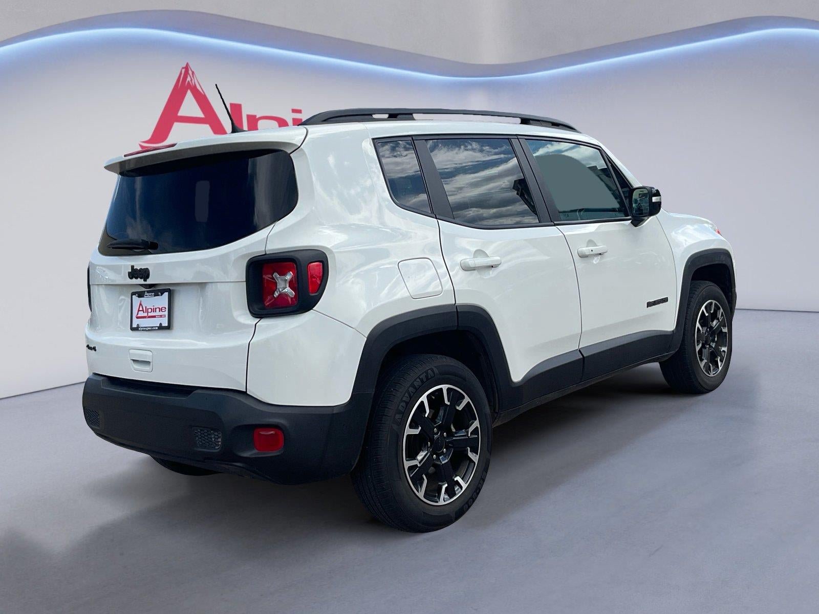 Used 2023 Jeep Renegade Latitude AWD/4WD image 5