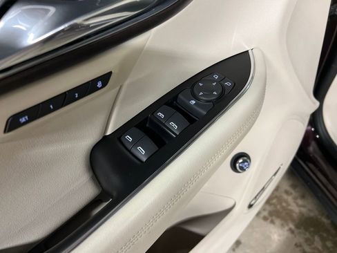 Certified 2023 Buick Envision Avenir image 16