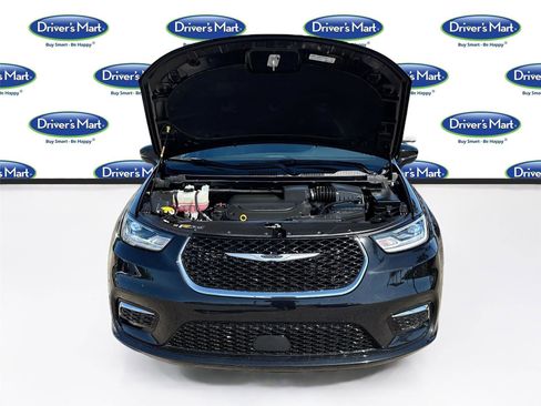 Used 2025 Chrysler Pacifica Select image 32