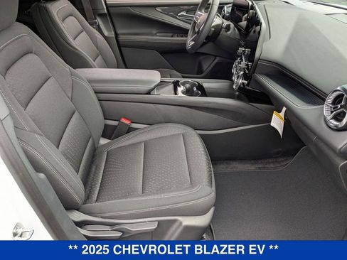 New 2025 Chevrolet Blazer EV LT image 30