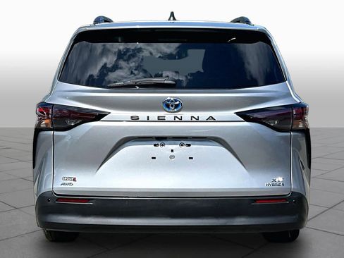 Certified 2023 Toyota Sienna XLE AWD/4WD image 5