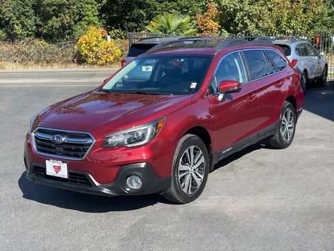 Used 2018 Subaru Outback 2.5i Limited image 3