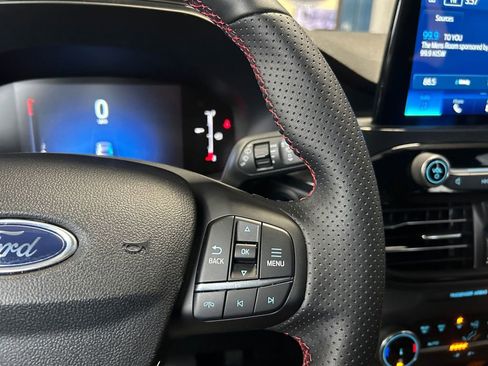 Used 2025 Ford Escape ST-Line image 18