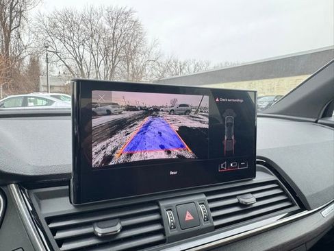 Used 2021 Audi Q5 2.0T Premium w/ Convenience Package image 21