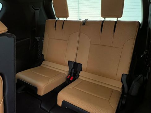 Used 2024 Lexus LX 600 4WD w/ Luxury Package image 16
