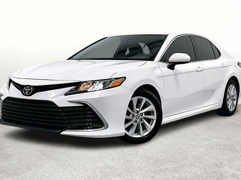 Used 2022 Toyota Camry LE image 13