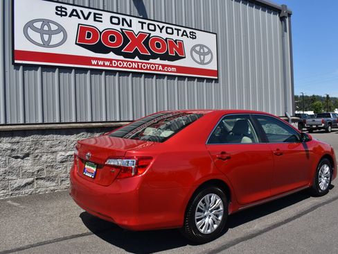 Used 2012 Toyota Camry LE FWD image 5