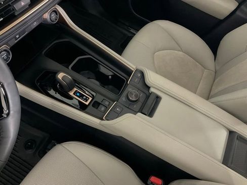 Used 2025 Toyota Grand Highlander AWD Hybrid image 21