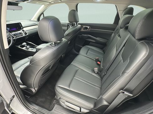 Used 2023 Kia Sorento S w/ Panoramic Sunroof Package AWD/4WD image 9