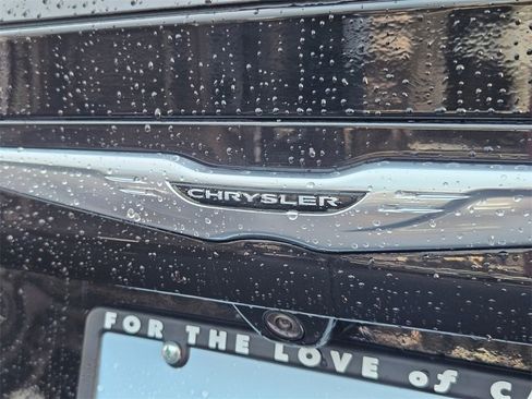 Used 2021 Chrysler Voyager L image 31