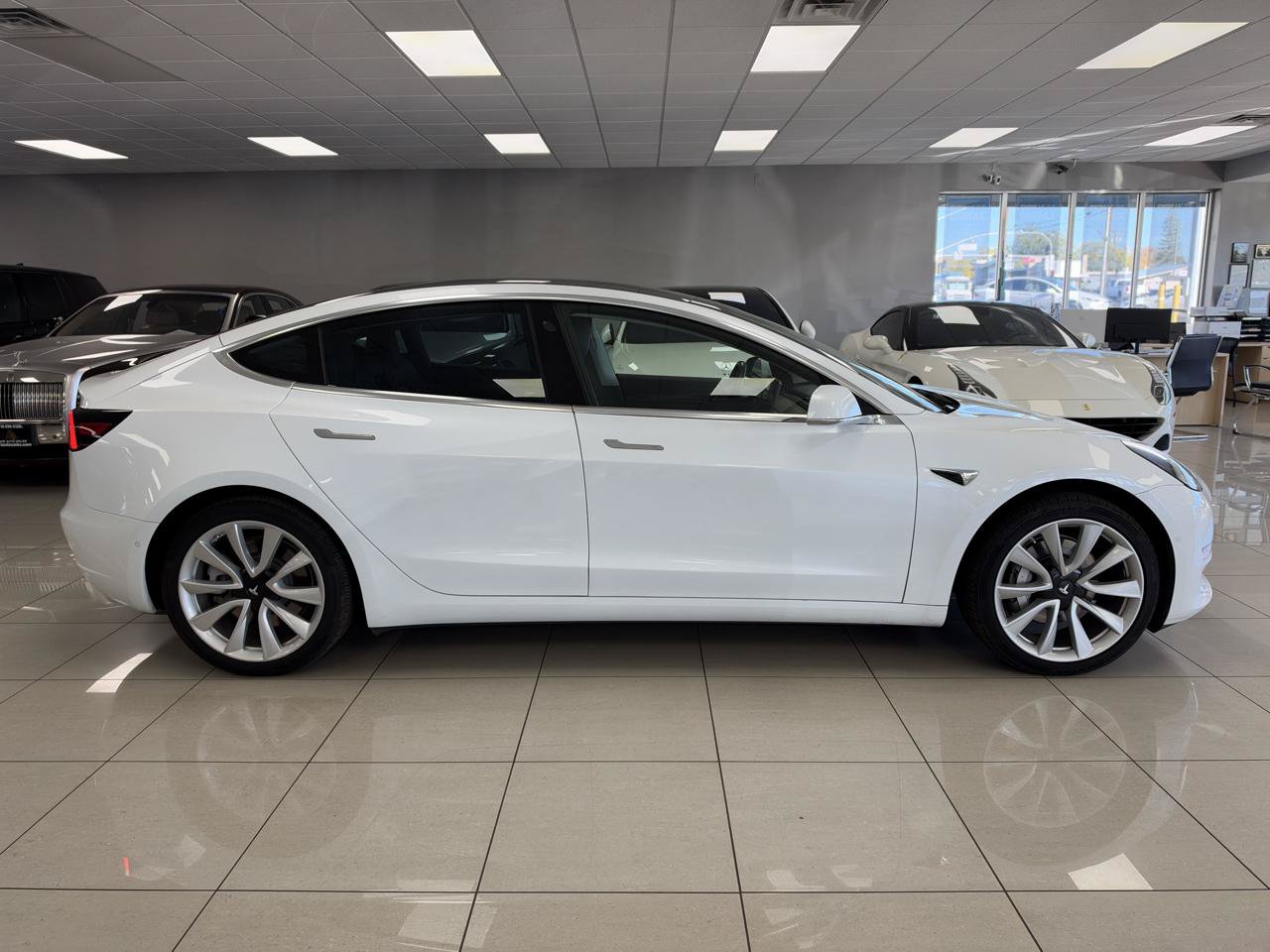 Used 2018 Tesla Model 3 Long Range RWD image 3