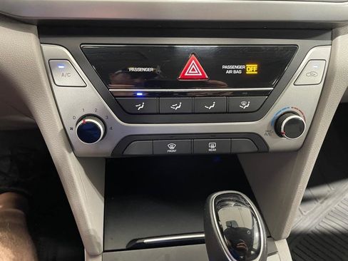 Used 2017 Hyundai Elantra SE FWD image 30