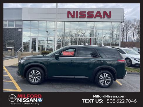 Certified 2024 Nissan Pathfinder SL image 2