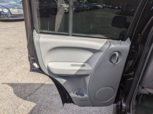 Used 2005 Jeep Liberty Limited AWD/4WD image 35