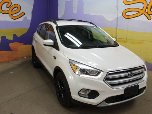 Used 2017 Ford Escape SE w/ Equipment Group 201A AWD/4WD image 2