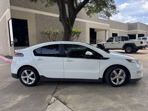 Used 2012 Chevrolet Volt FWD image 2