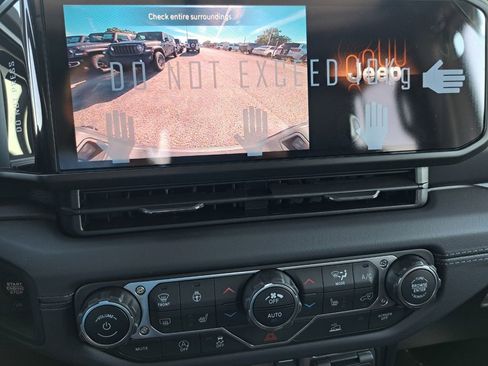 New 2025 Jeep Gladiator High Tide image 11