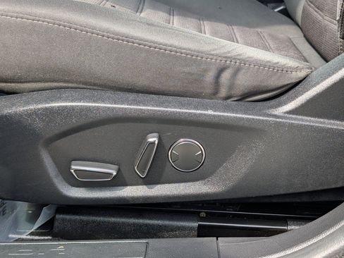 Used 2020 Ford Fusion SE image 11