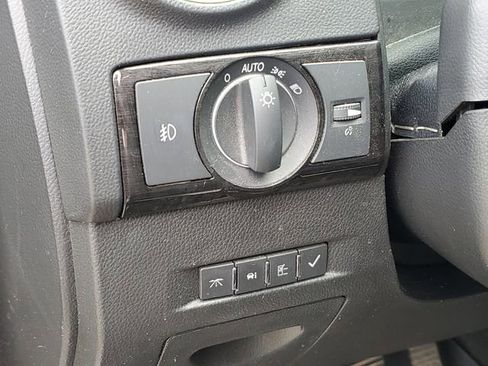 Used 2013 Chevrolet Captiva Sport LT w/ Convenience Package FWD image 9
