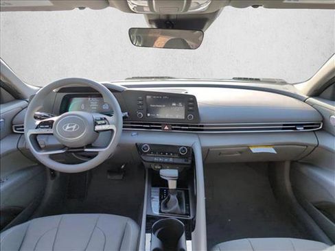 Certified 2026 Hyundai Elantra Hybrid FWD image 18