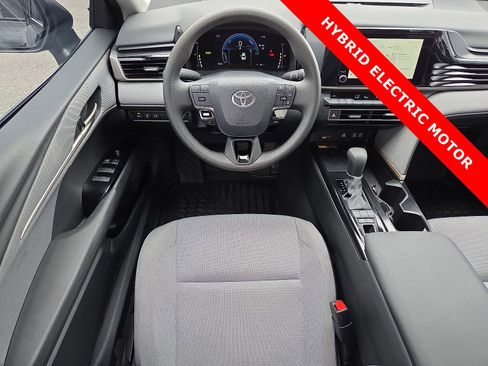 Used 2025 Toyota Camry LE FWD image 11