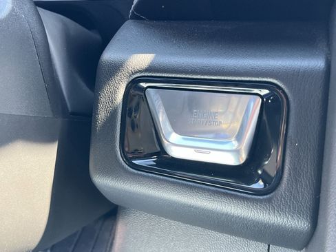 Used 2025 GMC Yukon XL Denali AWD/4WD image 30