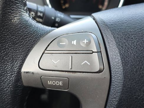 Used 2010 Toyota Highlander SE image 18