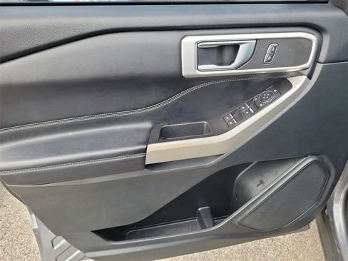 Used 2022 Ford Explorer XLT w/ Equipment Group 202A image 13